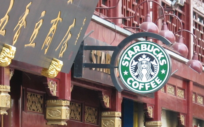 Чем вызван бурный рост франчайзинга в Китае и почему аналитический журнал Франчайзи не советует покупать франшизы у китайских франчайзеров, тем более, продавать им свои. Starbucks Coffee в Китае.jpg